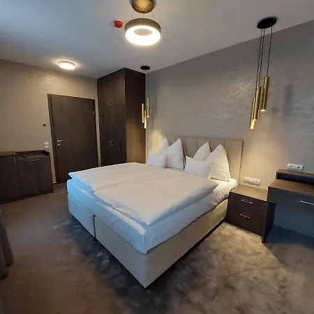 מלון Szatmari & Etterem Jászberény