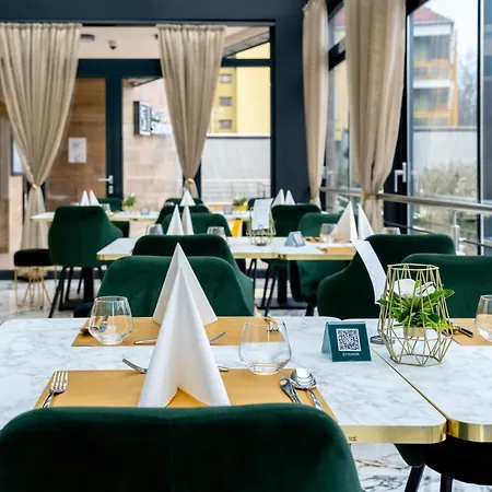 מלון Szatmari & Etterem