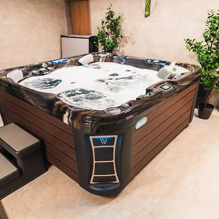 Szatmari & Etterem מלון Jászberény